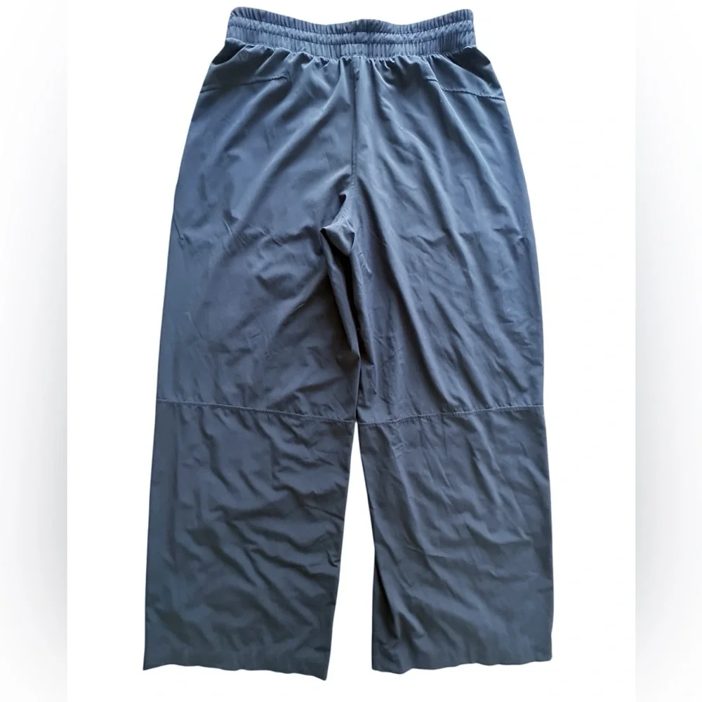 Lululemon Swift Mid-Rise Wide-Leg Pant
Club Blue - Picture 4 of 10